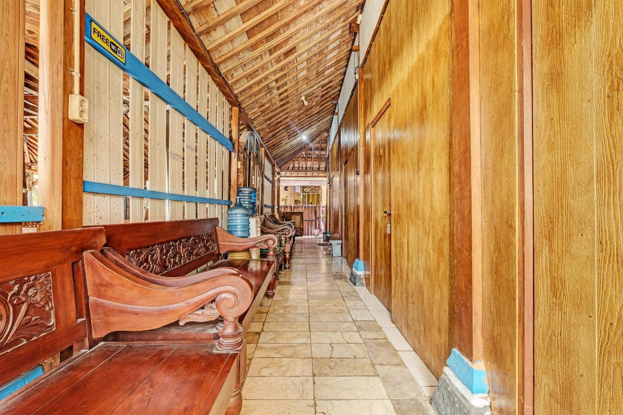 Spot On 91916 Joglo Doyong Homestay Syariah Yogyakarta Extérieur photo
