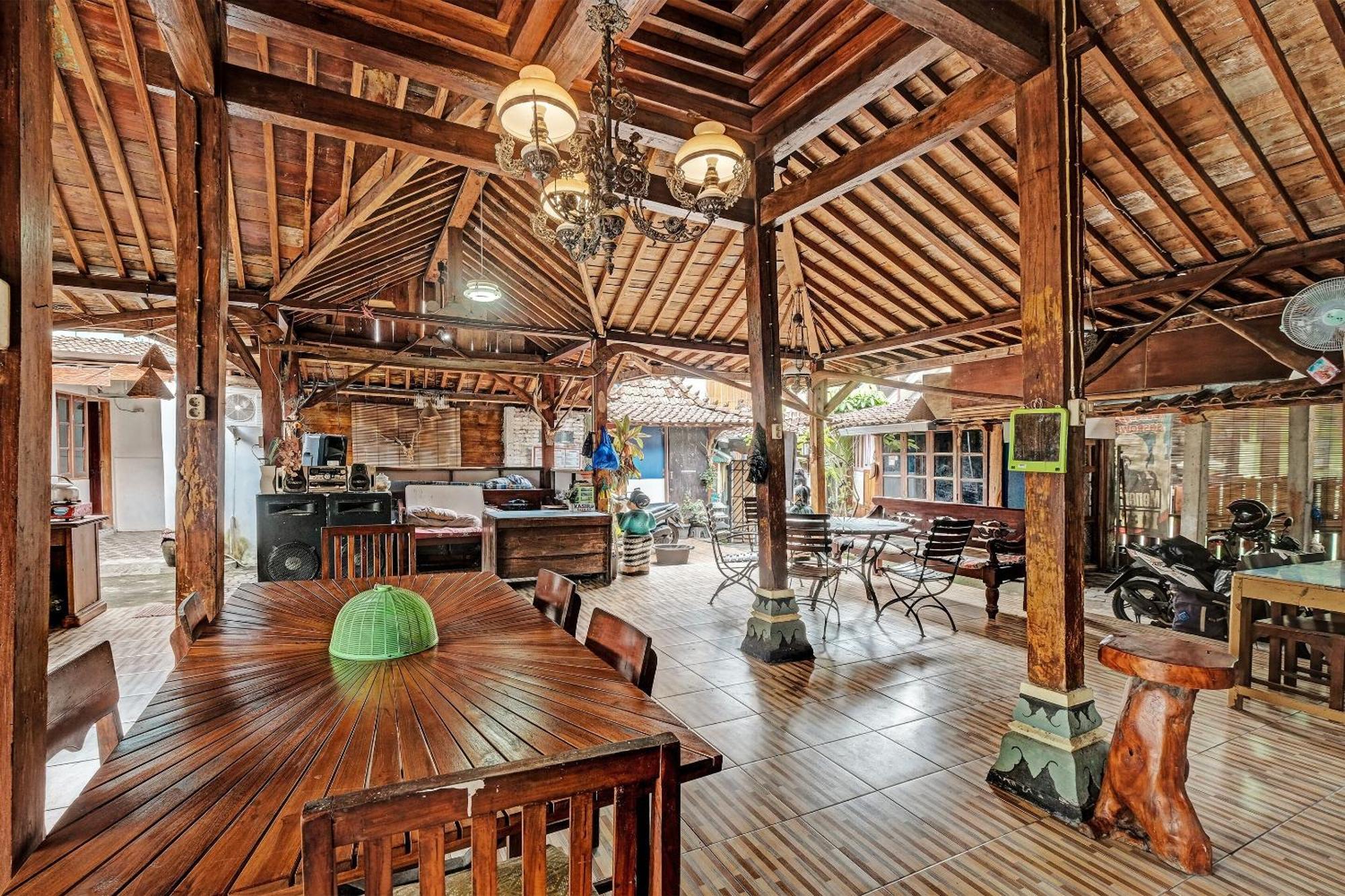 Spot On 91916 Joglo Doyong Homestay Syariah Yogyakarta Extérieur photo