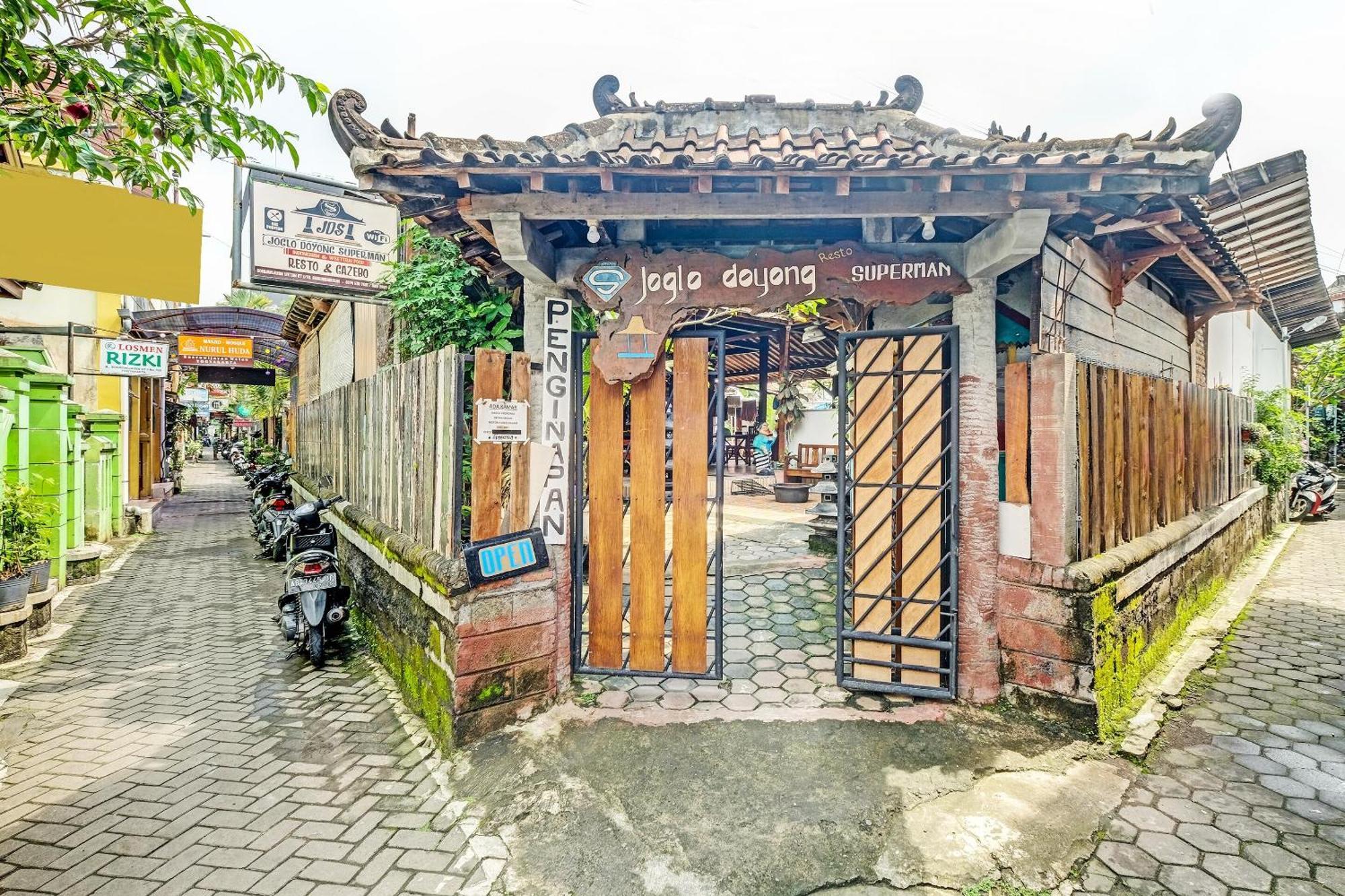 Spot On 91916 Joglo Doyong Homestay Syariah Yogyakarta Extérieur photo